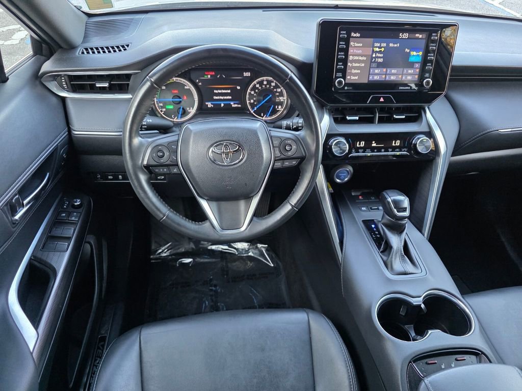 Used 2022 Toyota Venza XLE image 12