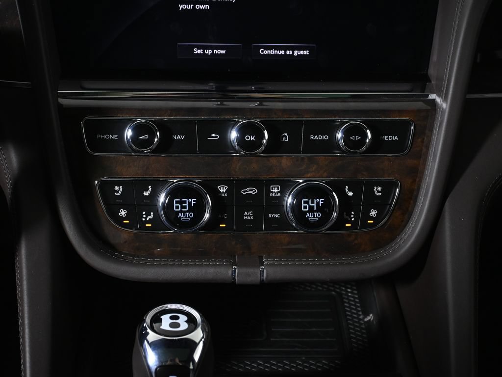 Used 2022 Bentley Bentayga AWD/4WD image 24