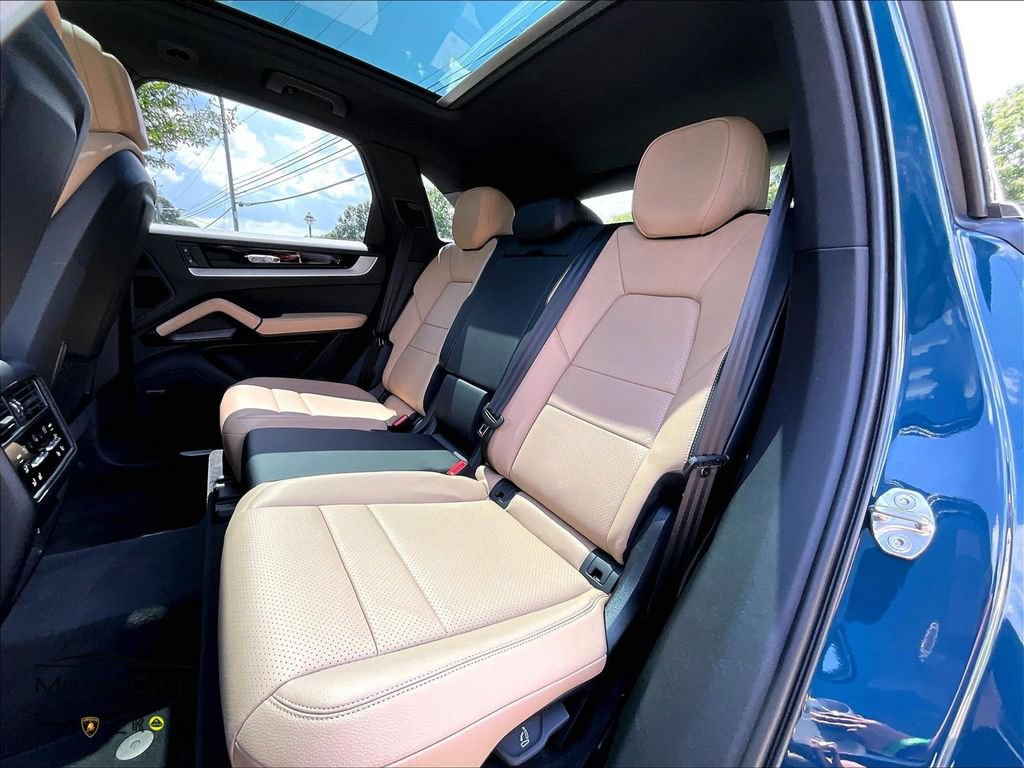 Used 2026 Porsche Cayenne AWD/4WD image 24