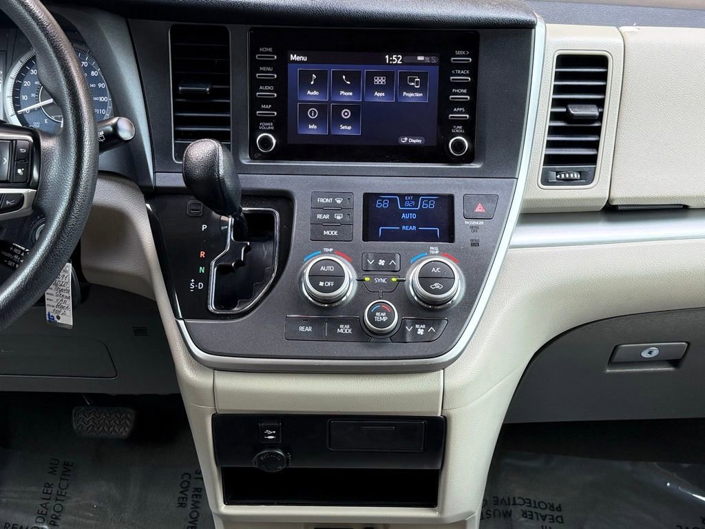 Used 2020 Toyota Sienna L FWD image 29