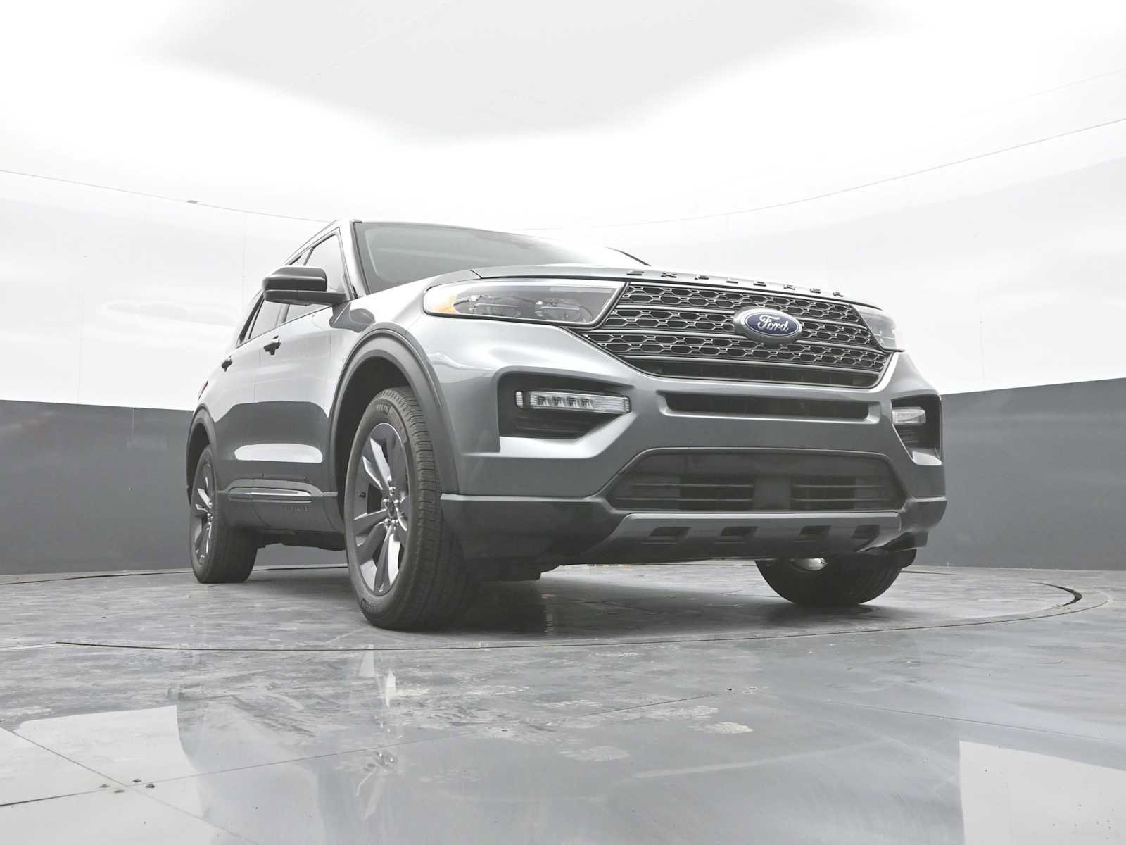 Used 2024 Ford Explorer XLT w/ Equipment Group 202A AWD/4WD image 44