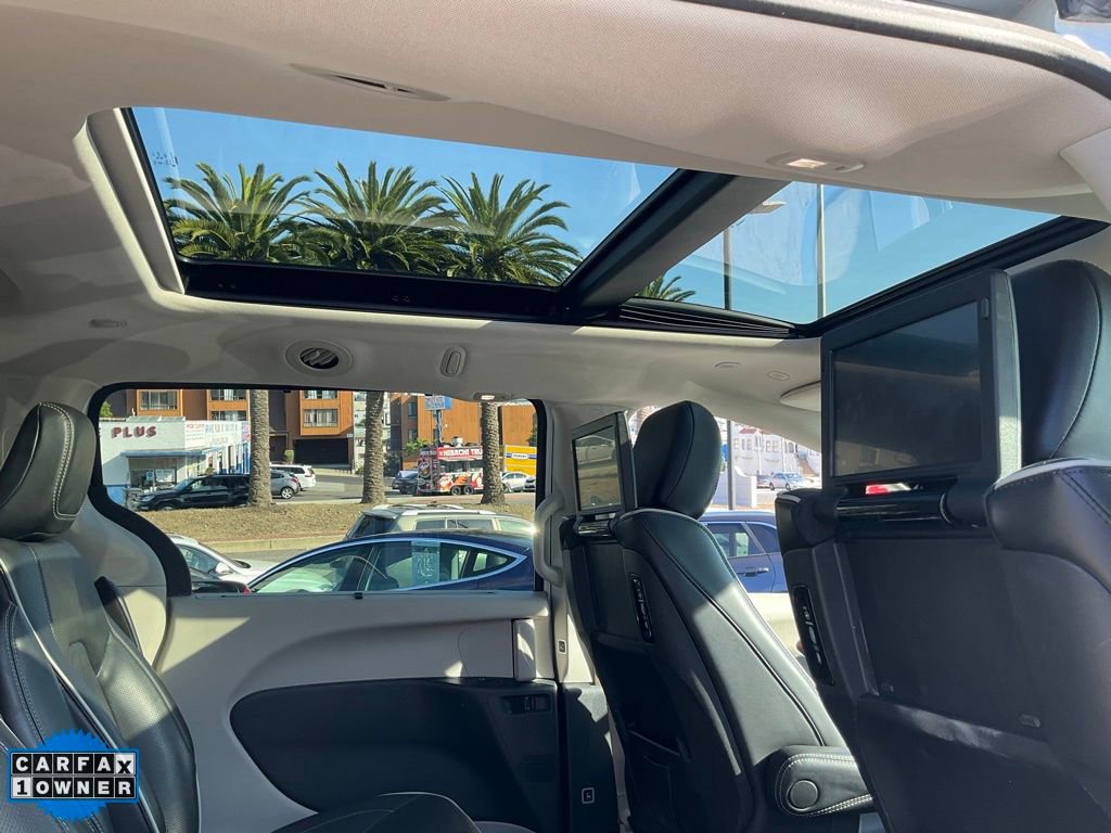Used 2022 Chrysler Pacifica Limited w/ Uconnect Theater Family Group image 57