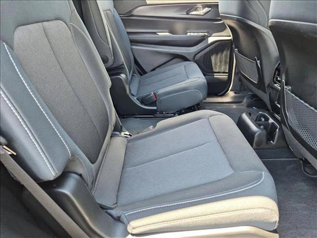 Used 2025 Jeep Grand Cherokee L Laredo AWD/4WD image 17