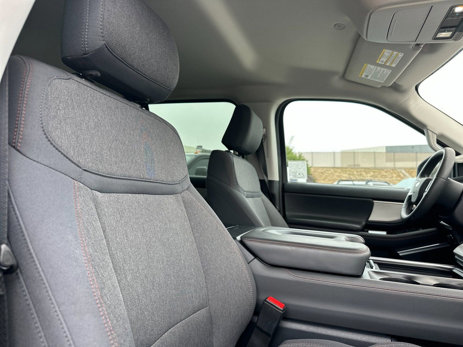 Used 2025 Ford Expedition Active AWD/4WD image 19