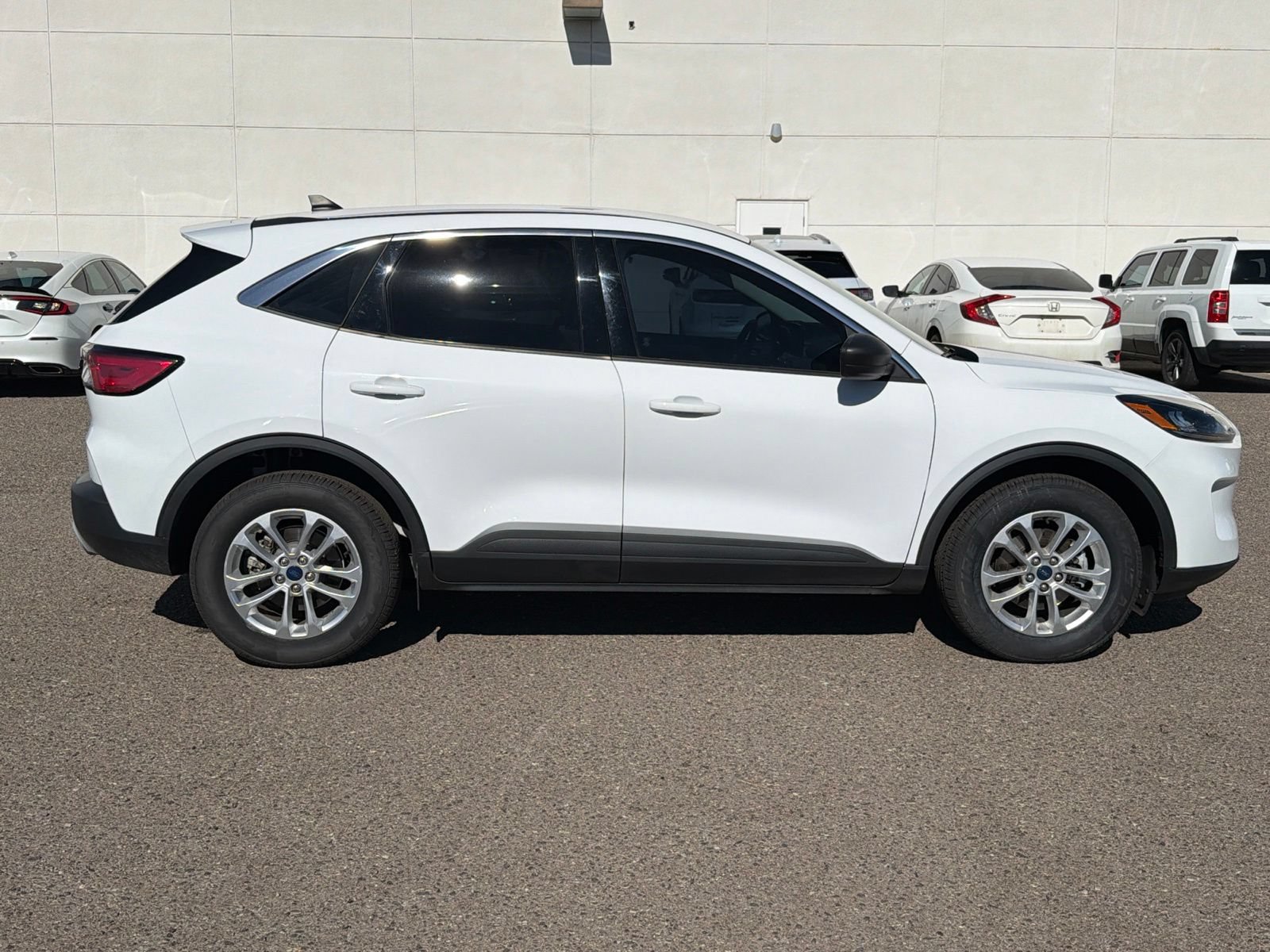 Used 2022 Ford Escape SE w/ Cold Weather Package AWD/4WD image 5