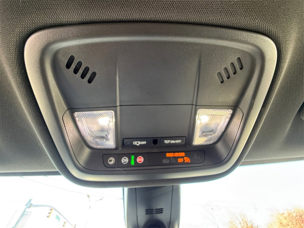 Used 2023 Chevrolet Traverse LS image 19