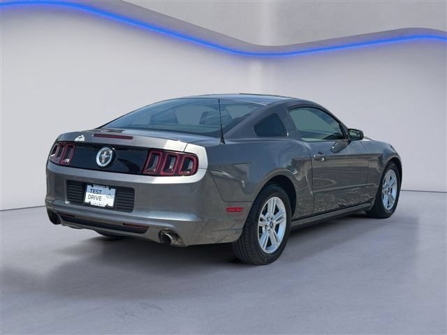 Used 2014 Ford Mustang Coupe RWD image 3
