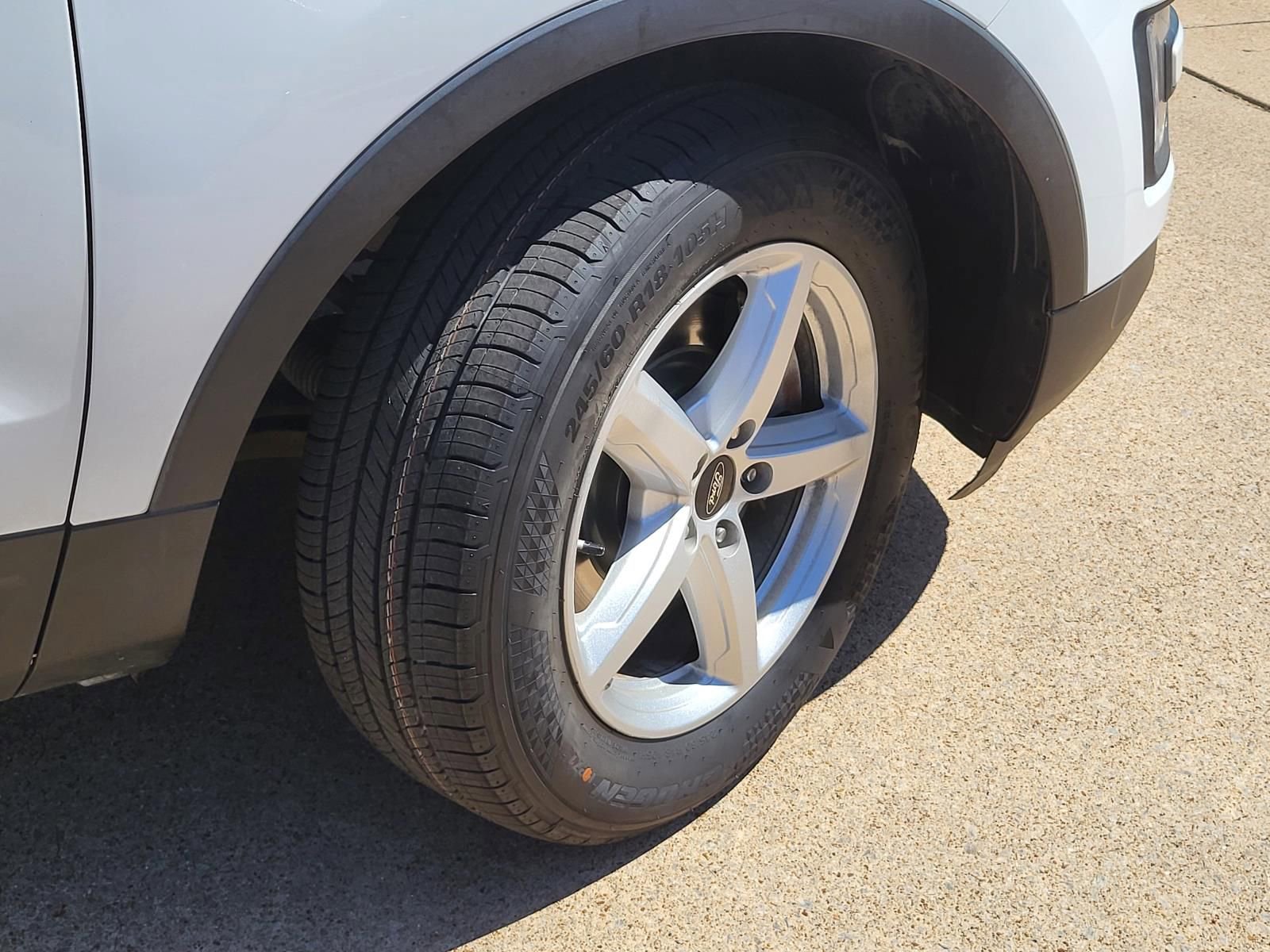 Used 2017 Ford Explorer XLT w/ Equipment Group 202A image 6