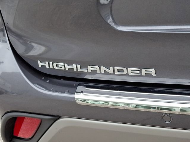 Used 2025 Toyota Highlander Platinum image 32