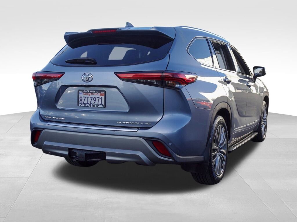 Used 2022 Toyota Highlander Platinum image 4