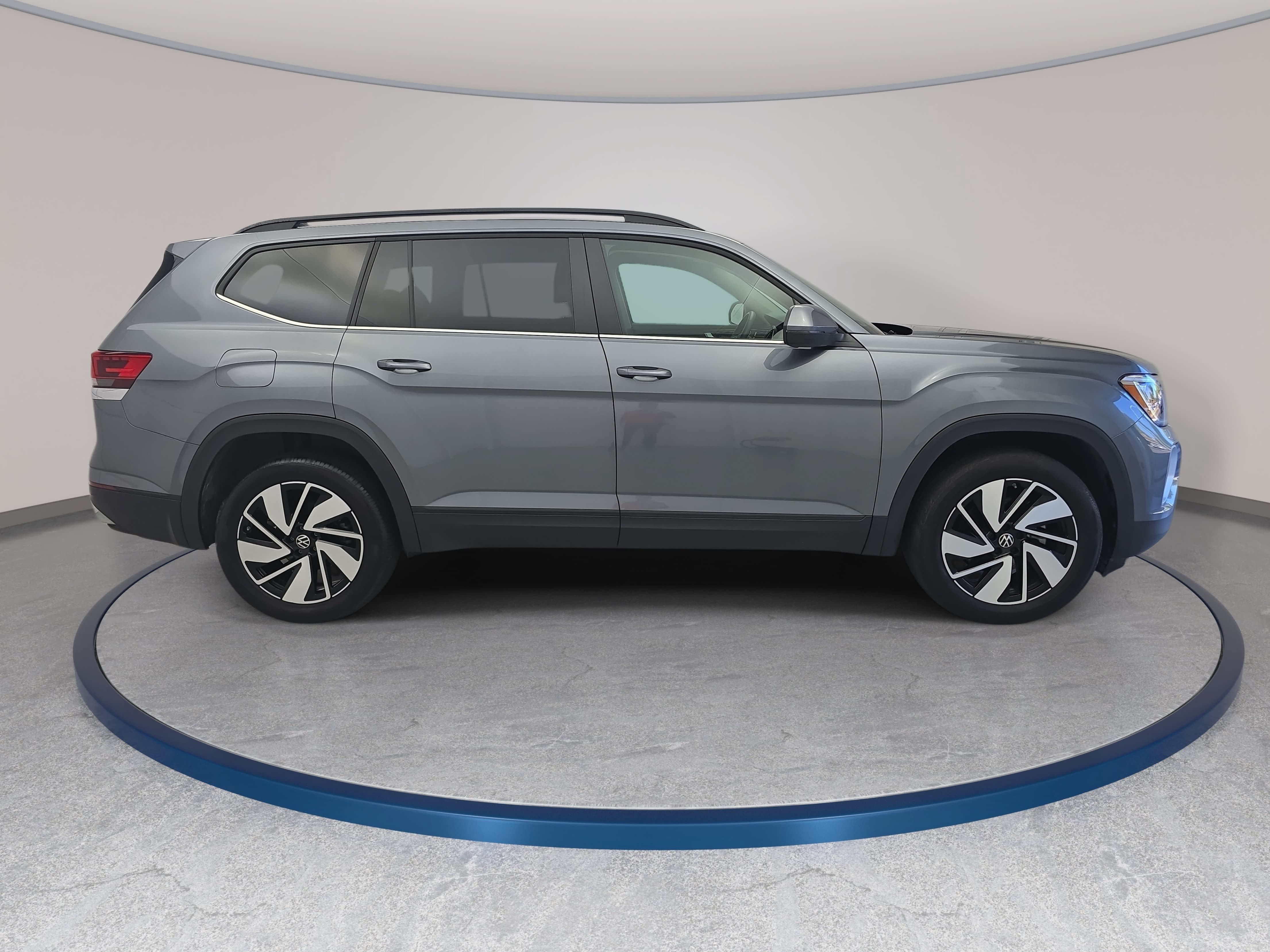Used 2025 Volkswagen Atlas SE FWD image 4
