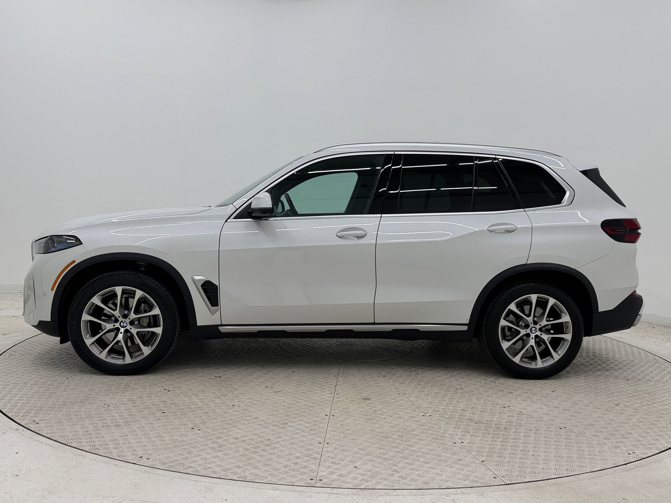 Certified 2025 BMW X5 xDrive40i w/ Climate Comfort Package image 2