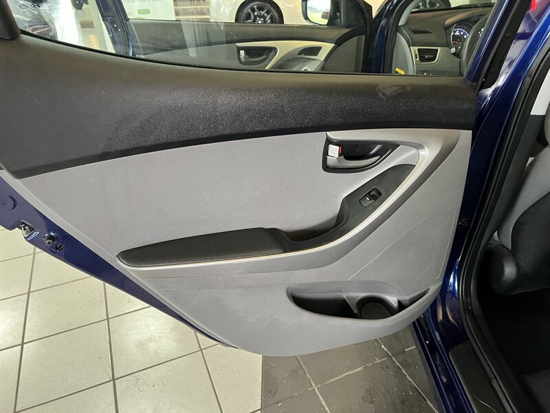 Used 2013 Hyundai Elantra GLS FWD image 20