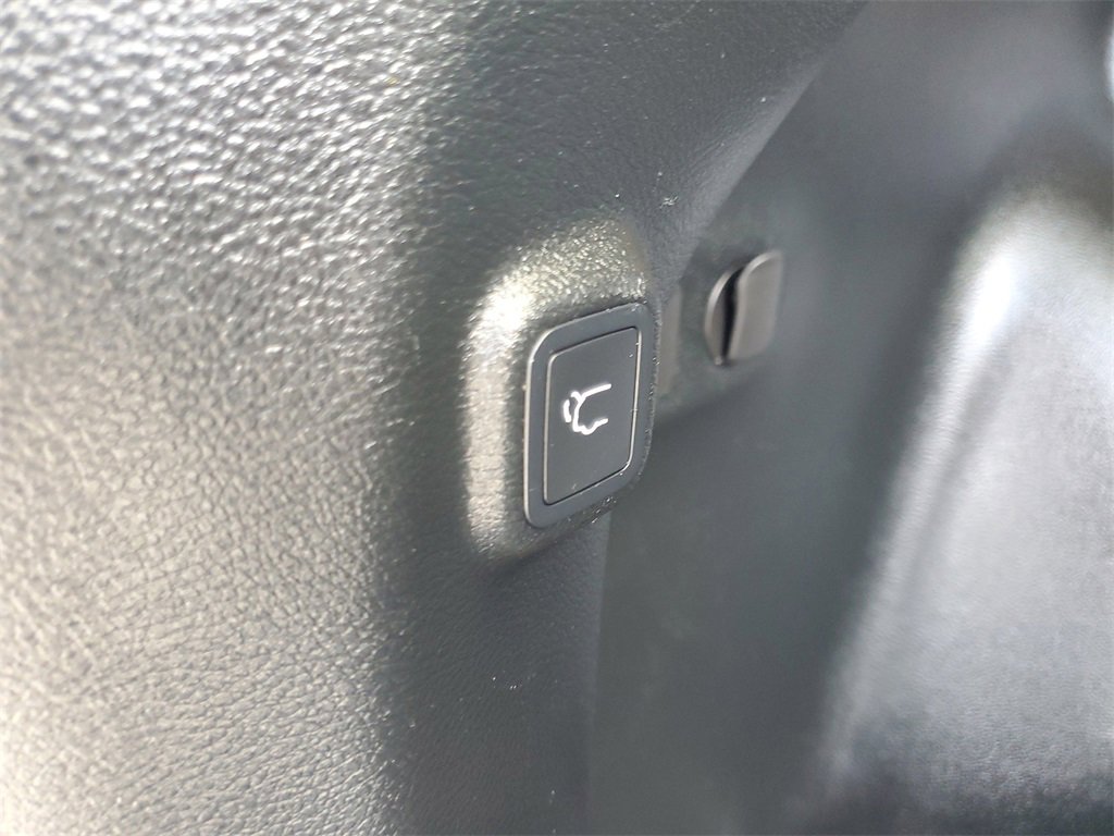 Used 2023 Jeep Cherokee Altitude Lux image 10