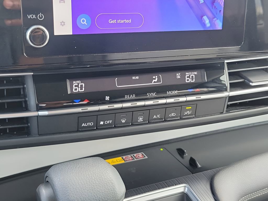 Used 2025 Toyota Sienna LE image 20