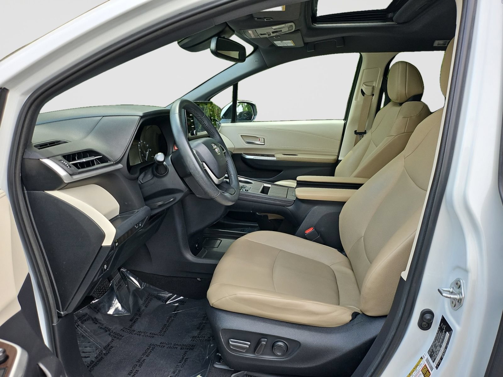 Used 2023 Toyota Sienna XLE FWD image 22