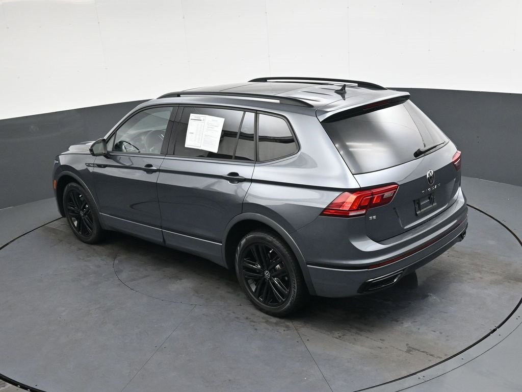 Used 2022 Volkswagen Tiguan SE R-Line image 28