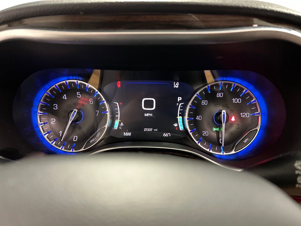 Used 2024 Chrysler Pacifica Limited w/ Uconnect Theater Family Group AWD/4WD image 16