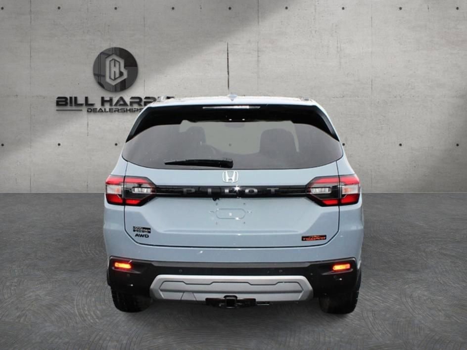 Used 2025 Honda Pilot TrailSport image 6