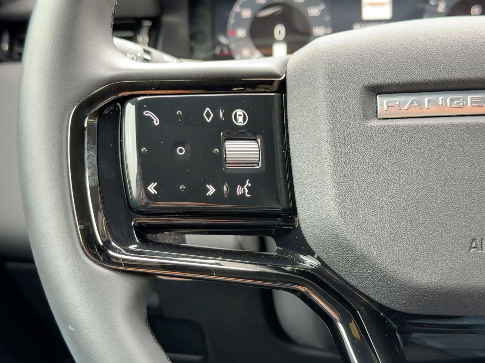 Used 2024 Land Rover Range Rover Evoque Dynamic SE image 14