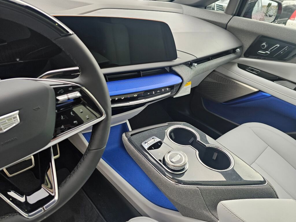 New 2026 Cadillac Optiq Luxury 1 image 26