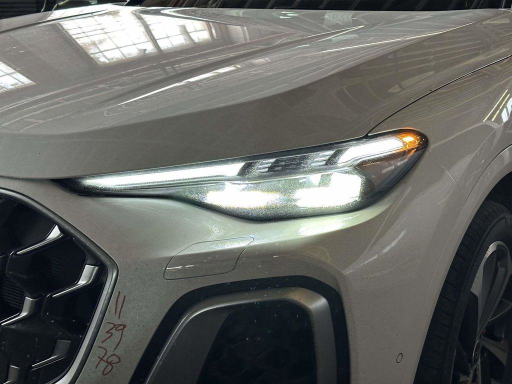 New 2025 Audi SQ5 Premium w/ Convenience Package image 5