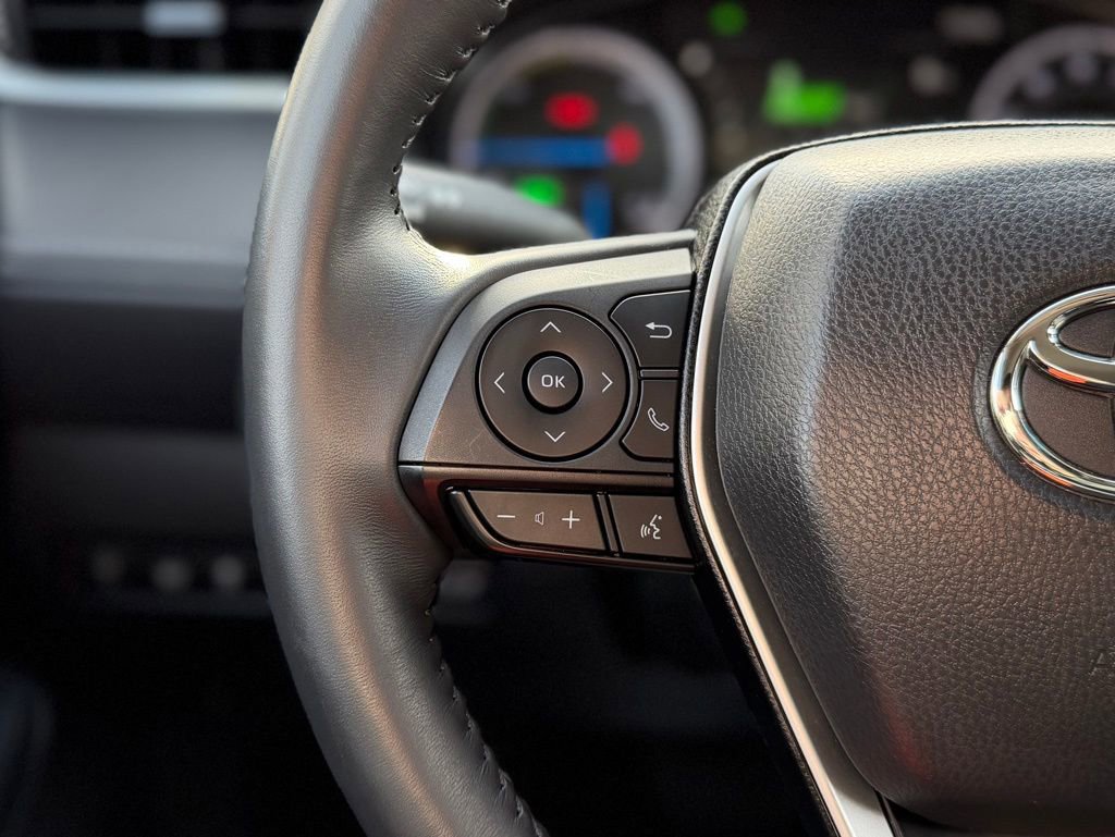 Used 2022 Toyota Venza XLE image 9