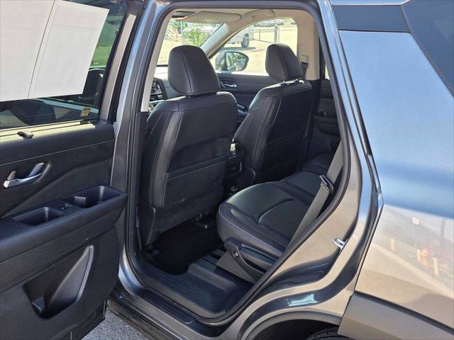 Used 2025 Nissan Pathfinder SL AWD/4WD image 15