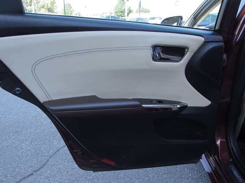 Used 2014 Toyota Avalon Limited w/ Technology Package FWD image 23