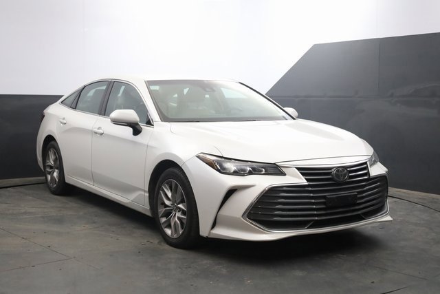Used 2021 Toyota Avalon XLE w/ Carpet Mat Package (TMS) image 2