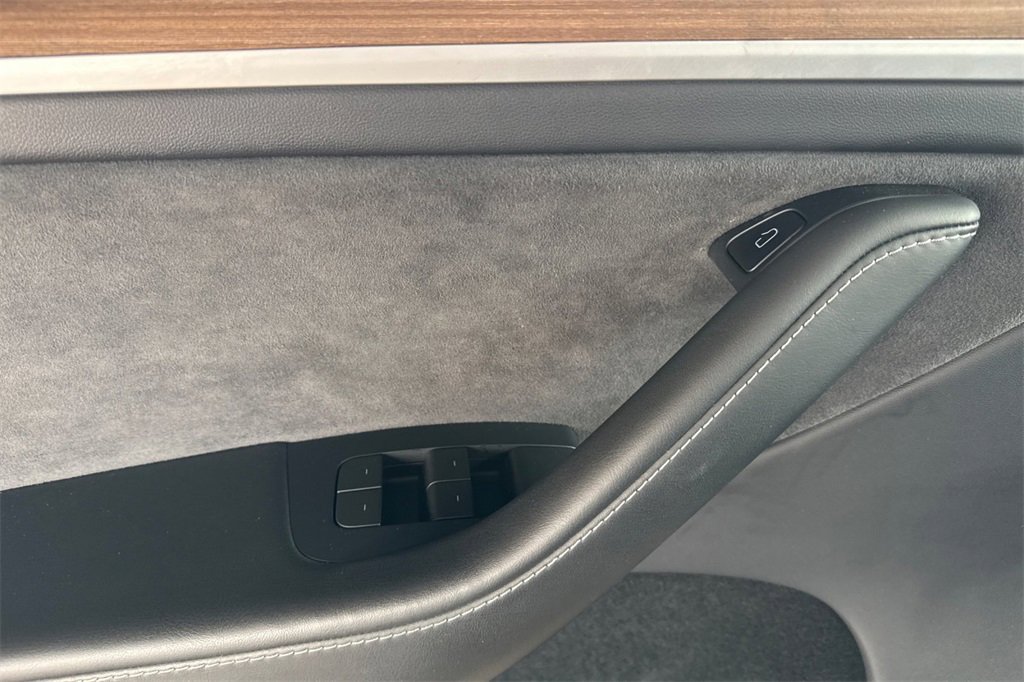 Used 2023 Tesla Model Y Long Range image 11