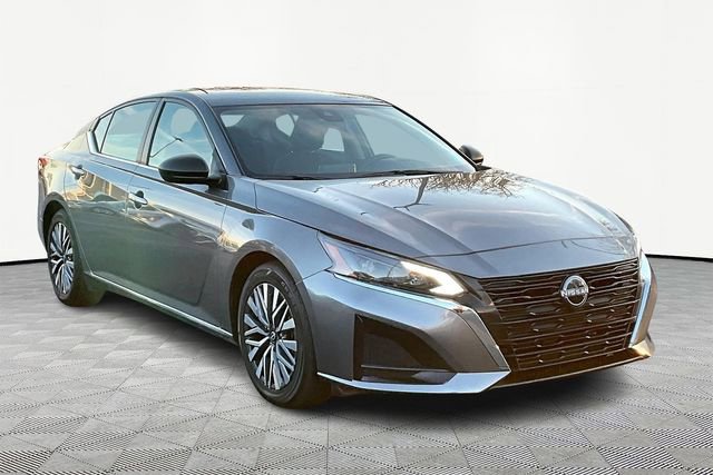 Used 2024 Nissan Altima 2.5 SV image 1