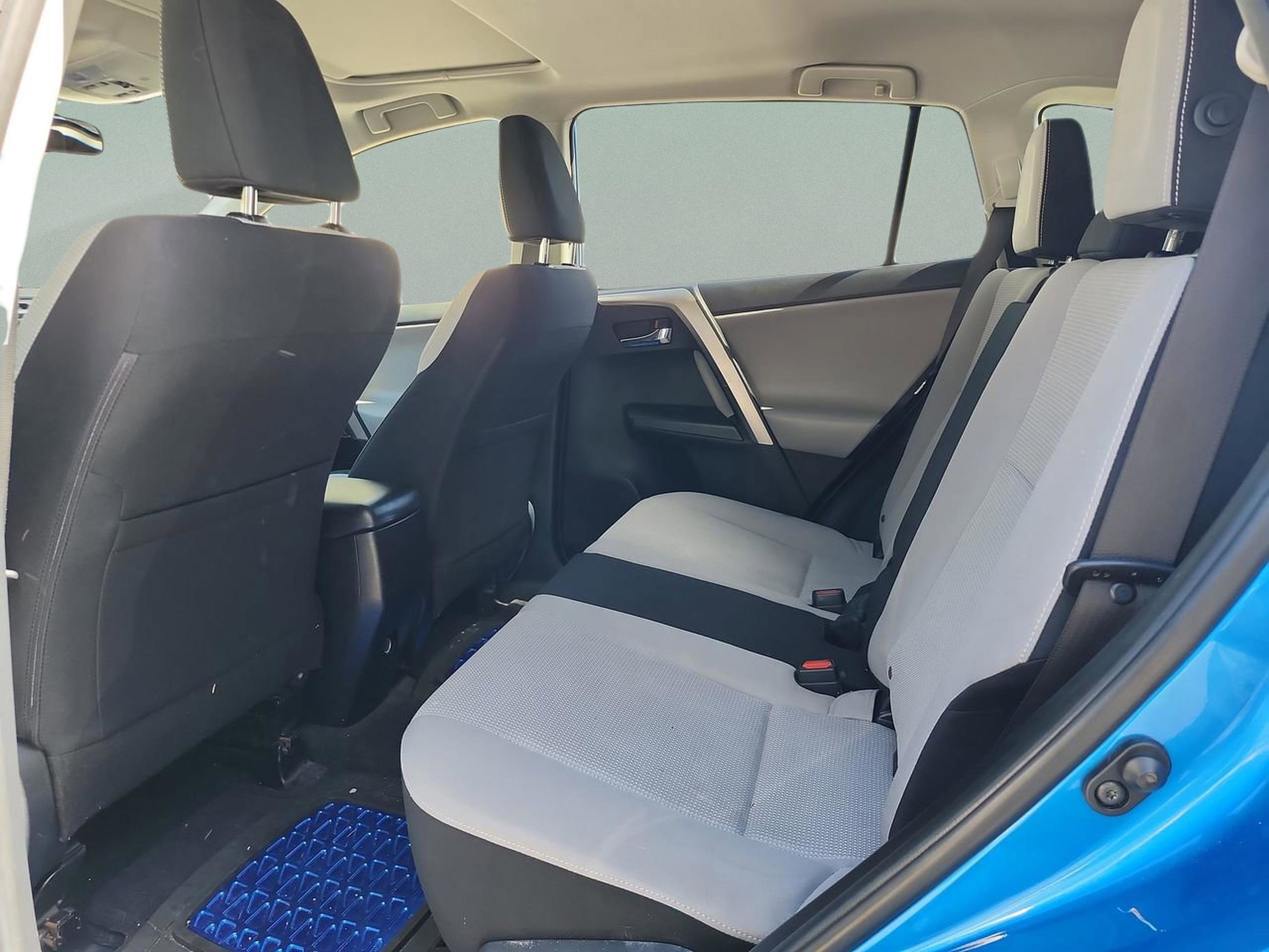 Used 2018 Toyota RAV4 XLE image 17