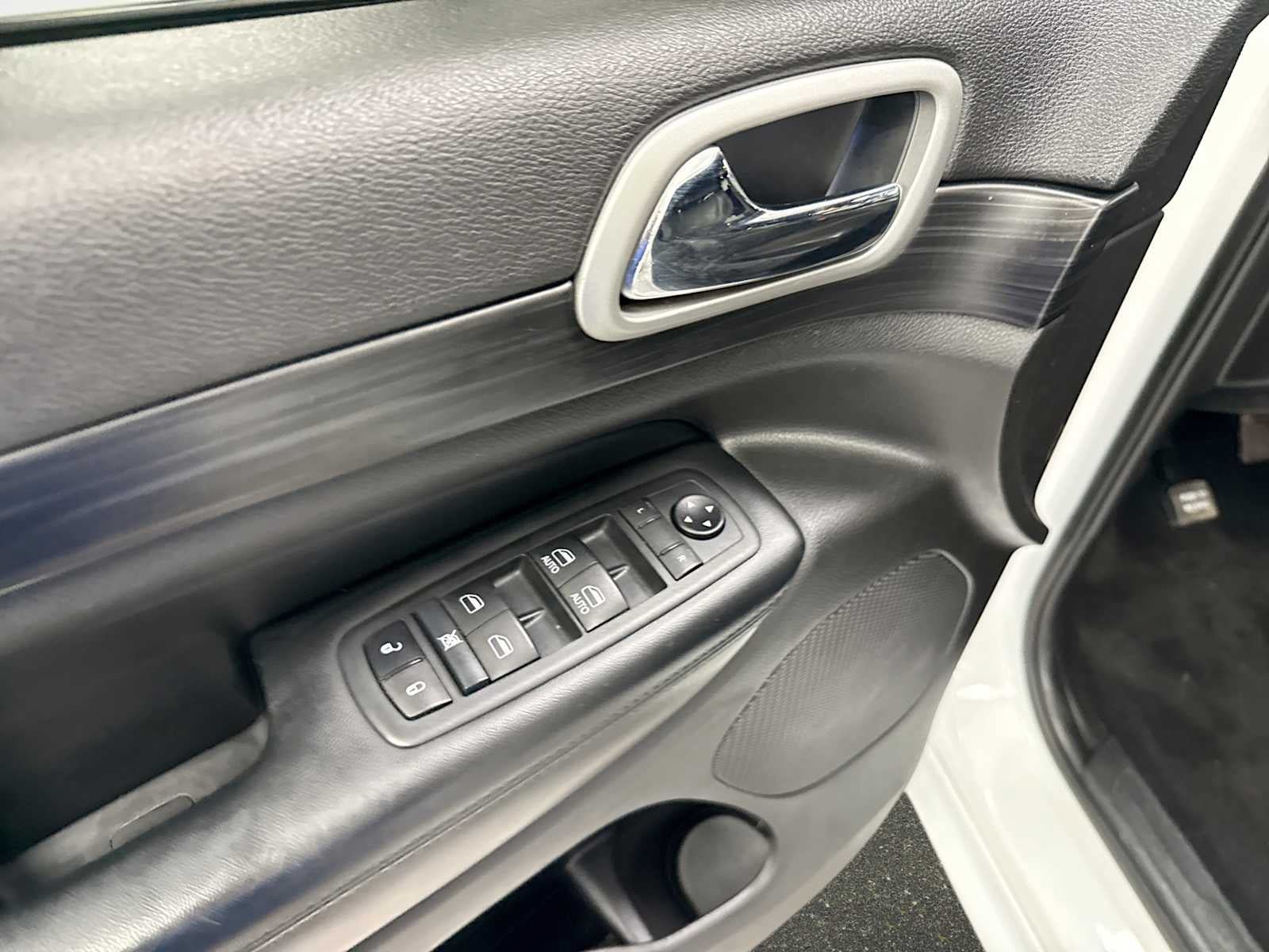 Used 2021 Jeep Grand Cherokee Laredo X AWD/4WD image 15