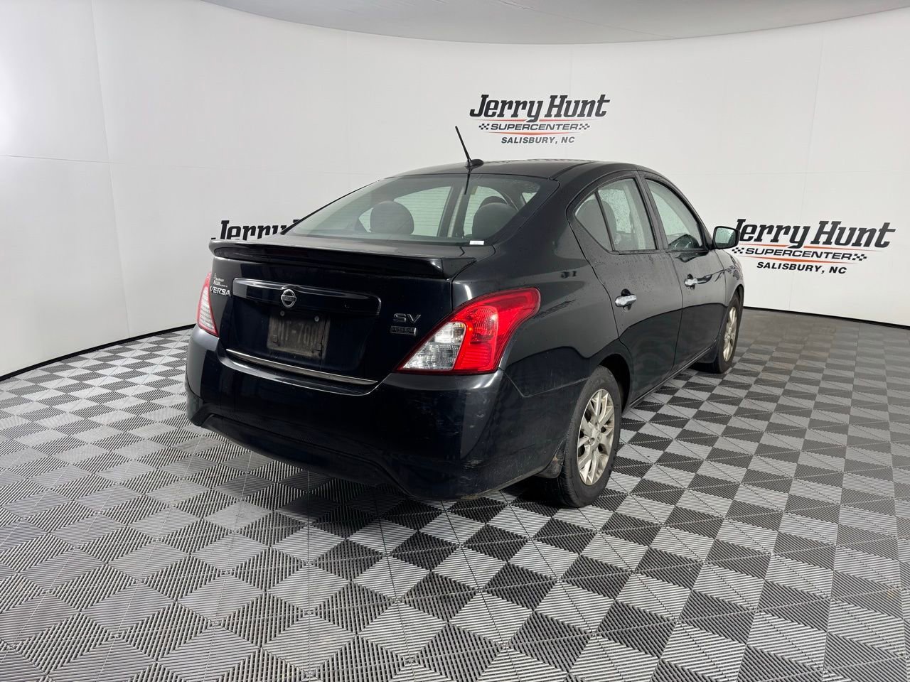 Used 2017 Nissan Versa SV w/ SV Special Edition Package image 10