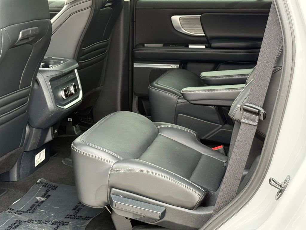 Certified 2025 Ford Expedition Platinum image 9