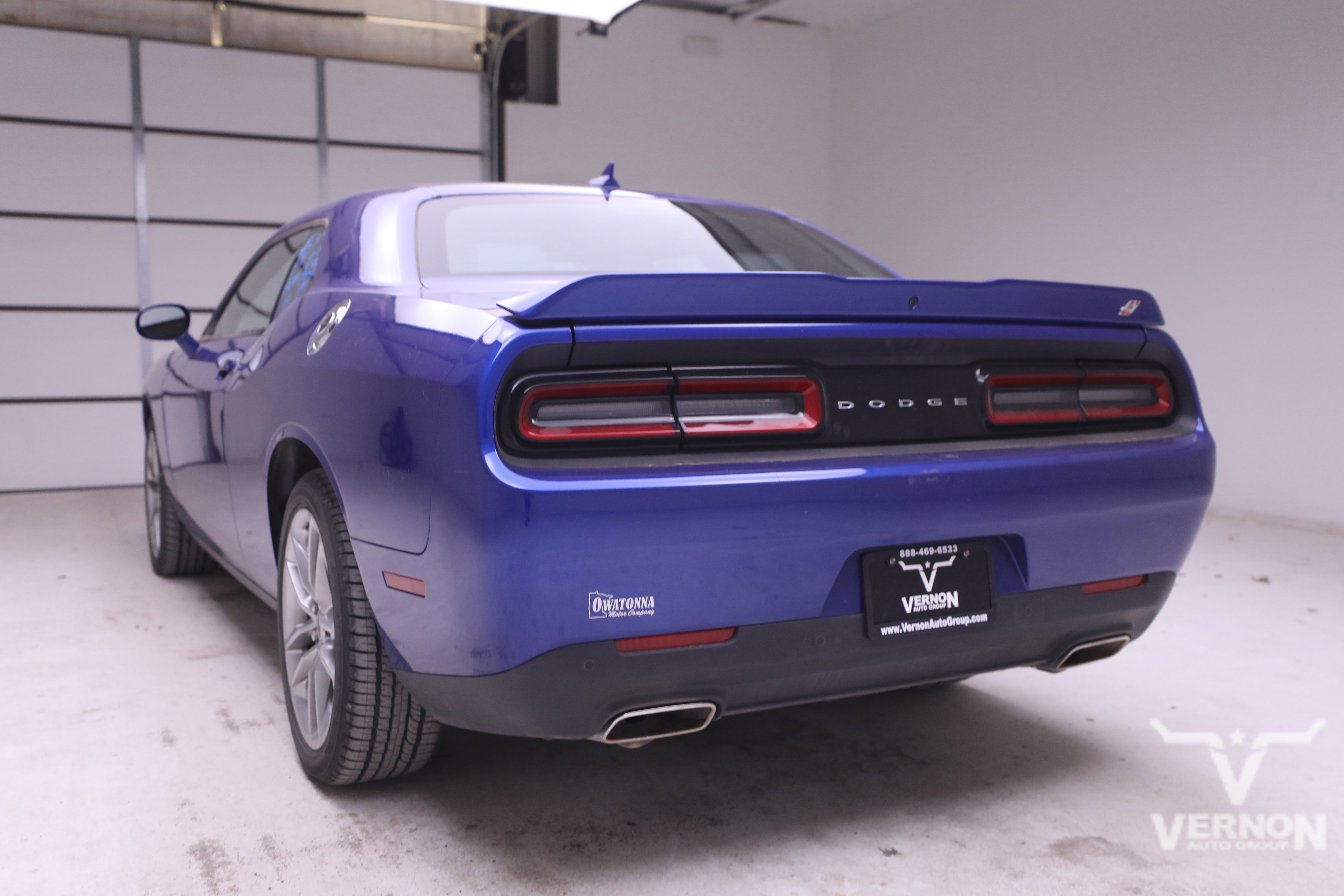 Used 2022 Dodge Challenger SXT w/ Plus Package image 2