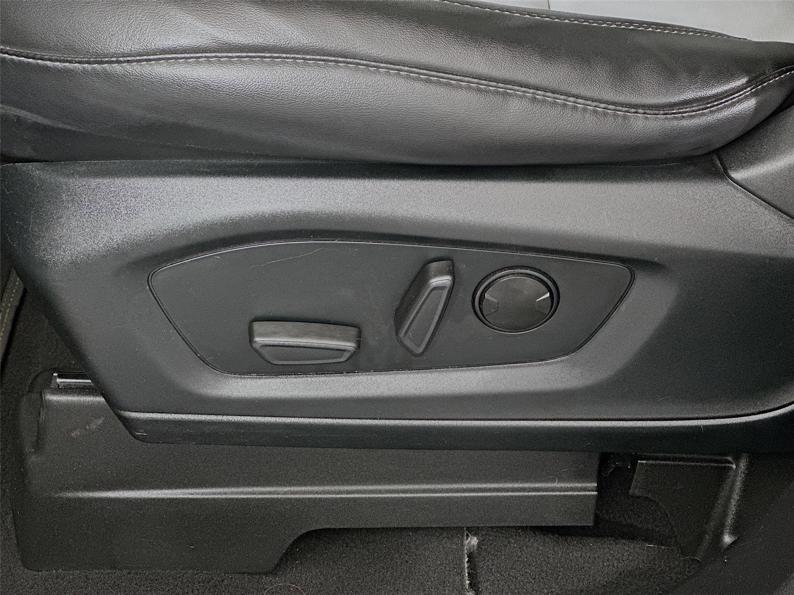 Used 2022 Ford Explorer XLT w/ Equipment Group 202A image 23