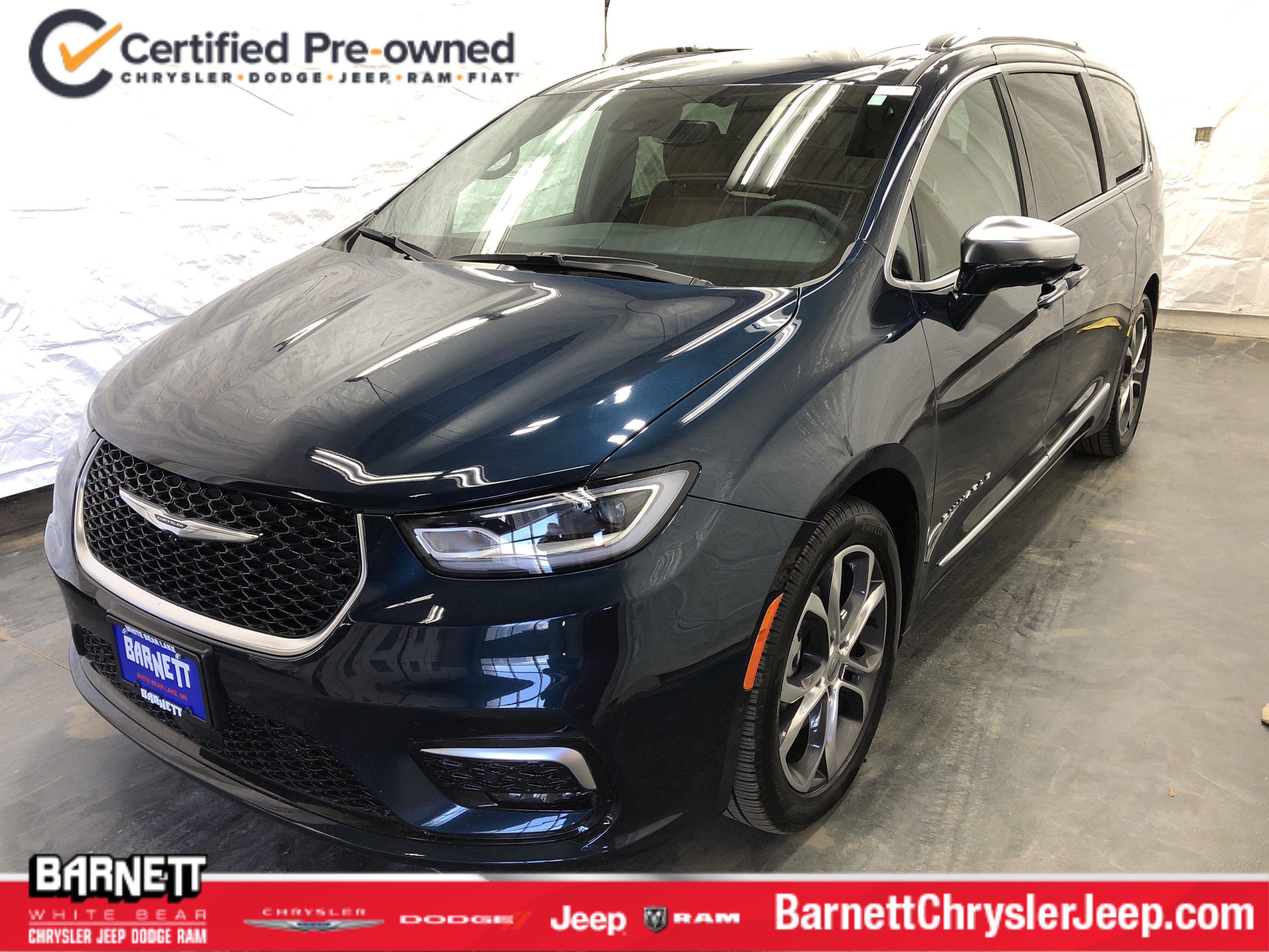 Certified 2024 Chrysler Pacifica Pinnacle FWD image 1