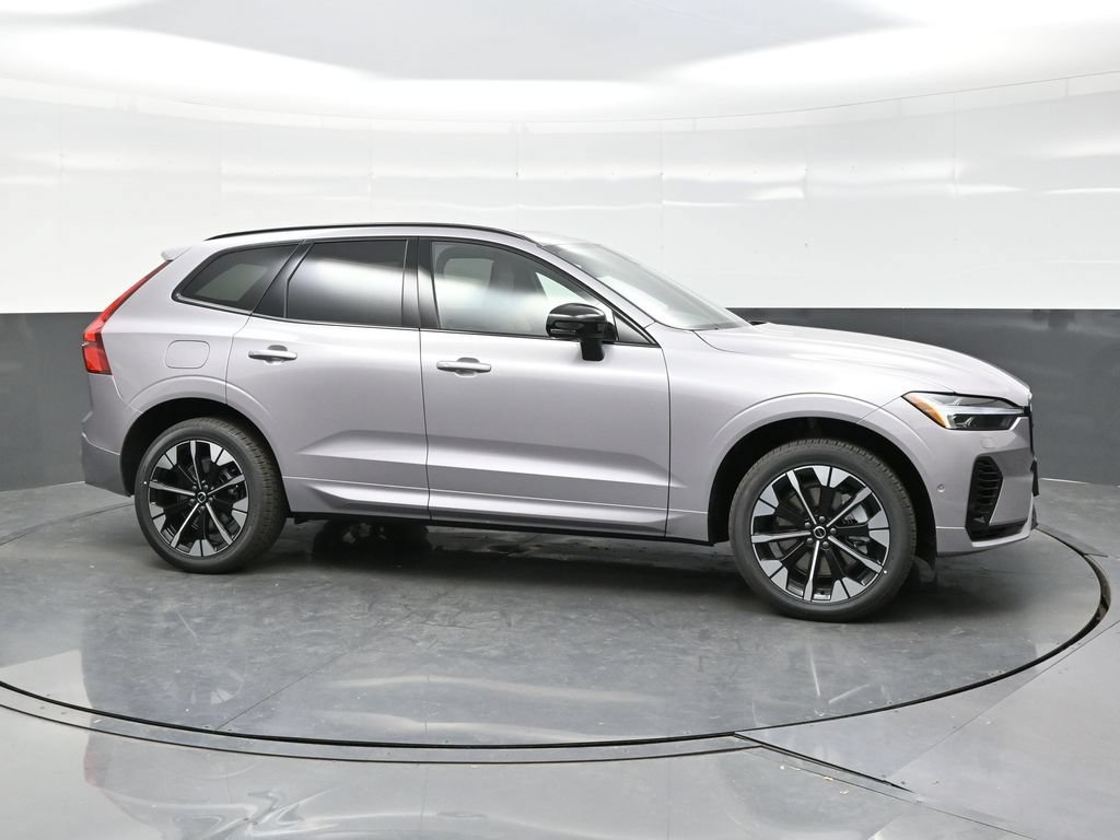 New 2026 Volvo XC60 T8 Plus w/ Climate Package PRO AWD/4WD image 8
