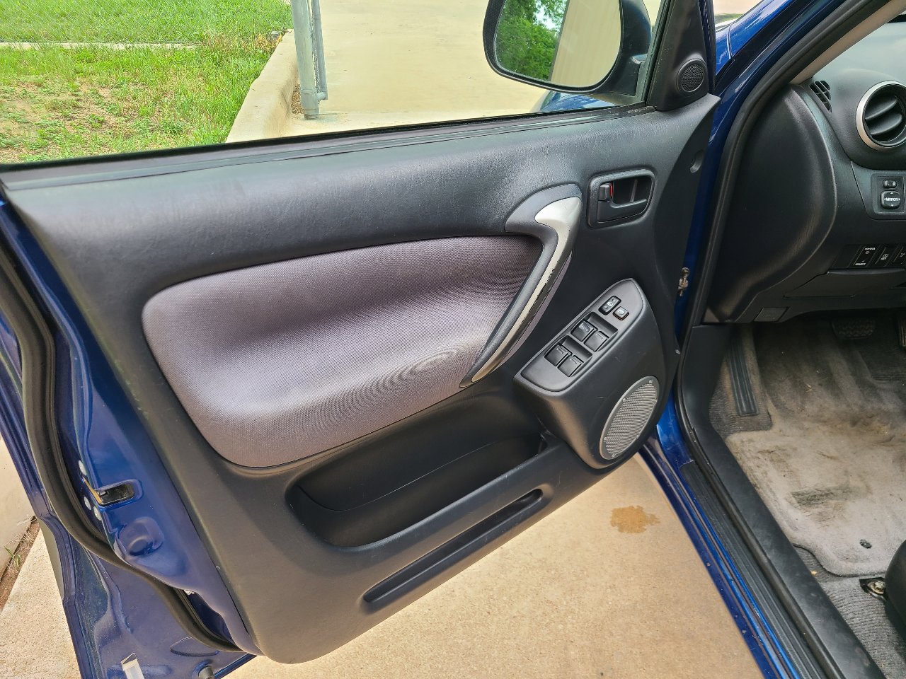 Used 2004 Toyota RAV4 2WD image 9