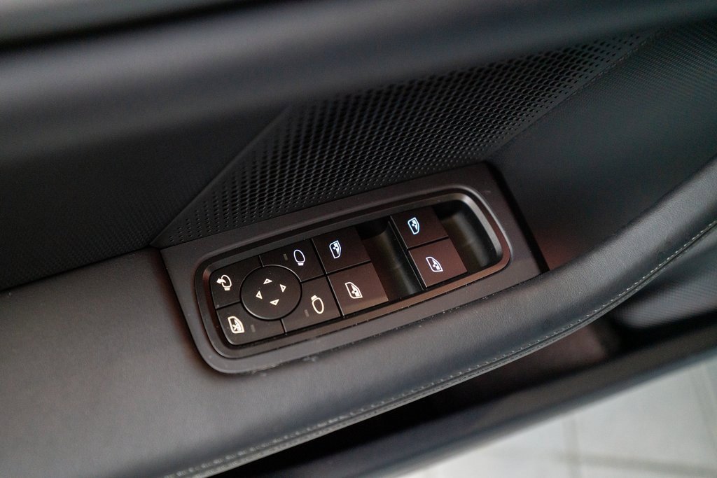 New 2025 Porsche Taycan image 22