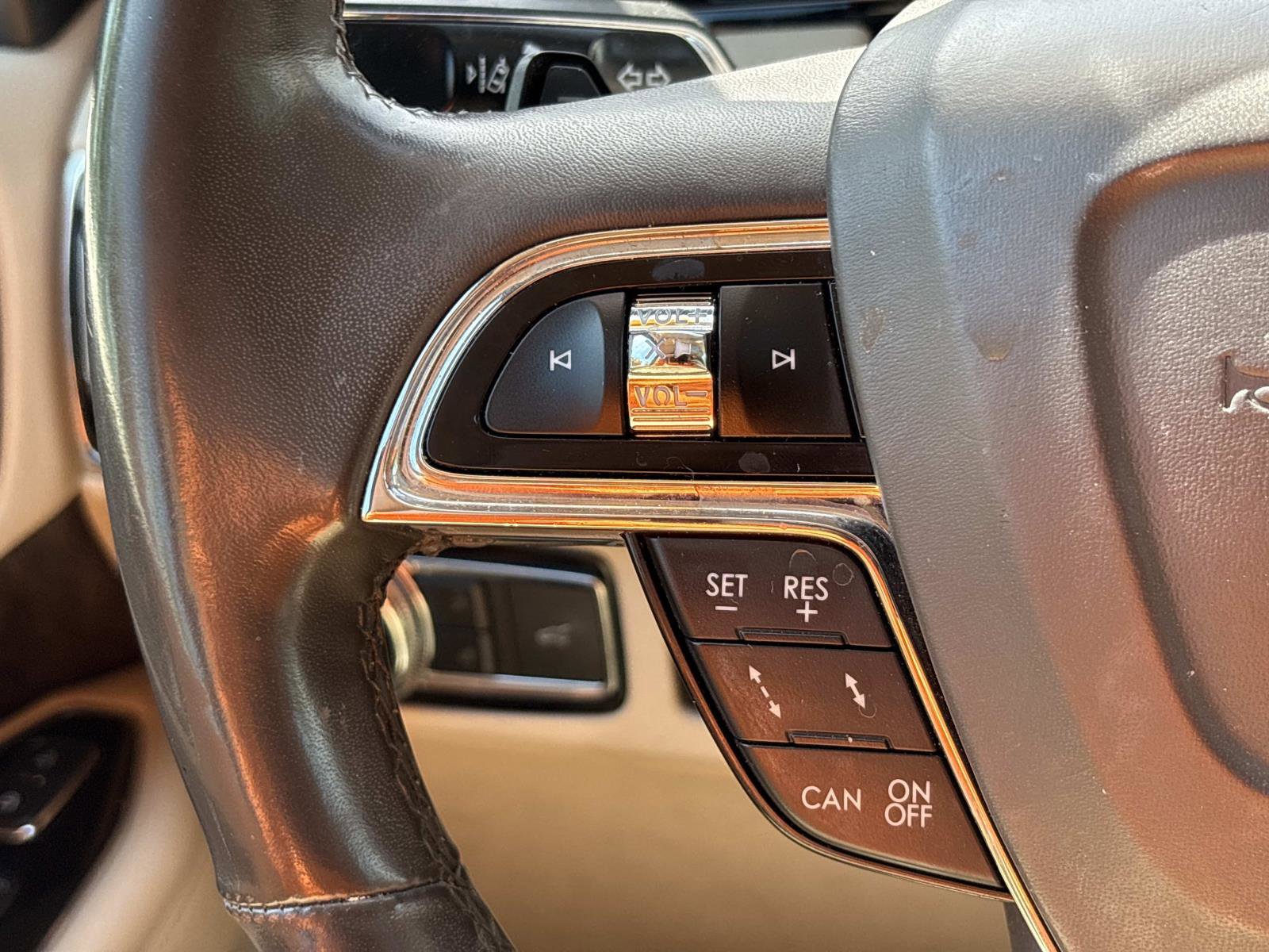 Used 2019 Lincoln Navigator Select w/ Technology Package AWD/4WD image 18