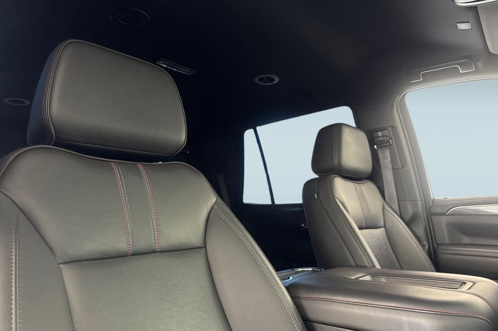 Used 2022 Chevrolet Tahoe RST w/ Luxury Package AWD/4WD image 26