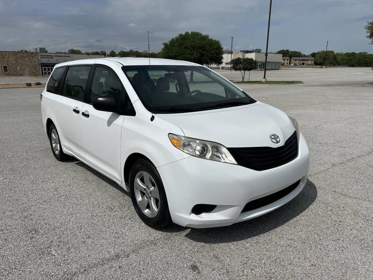 Used 2013 Toyota Sienna L FWD image 6