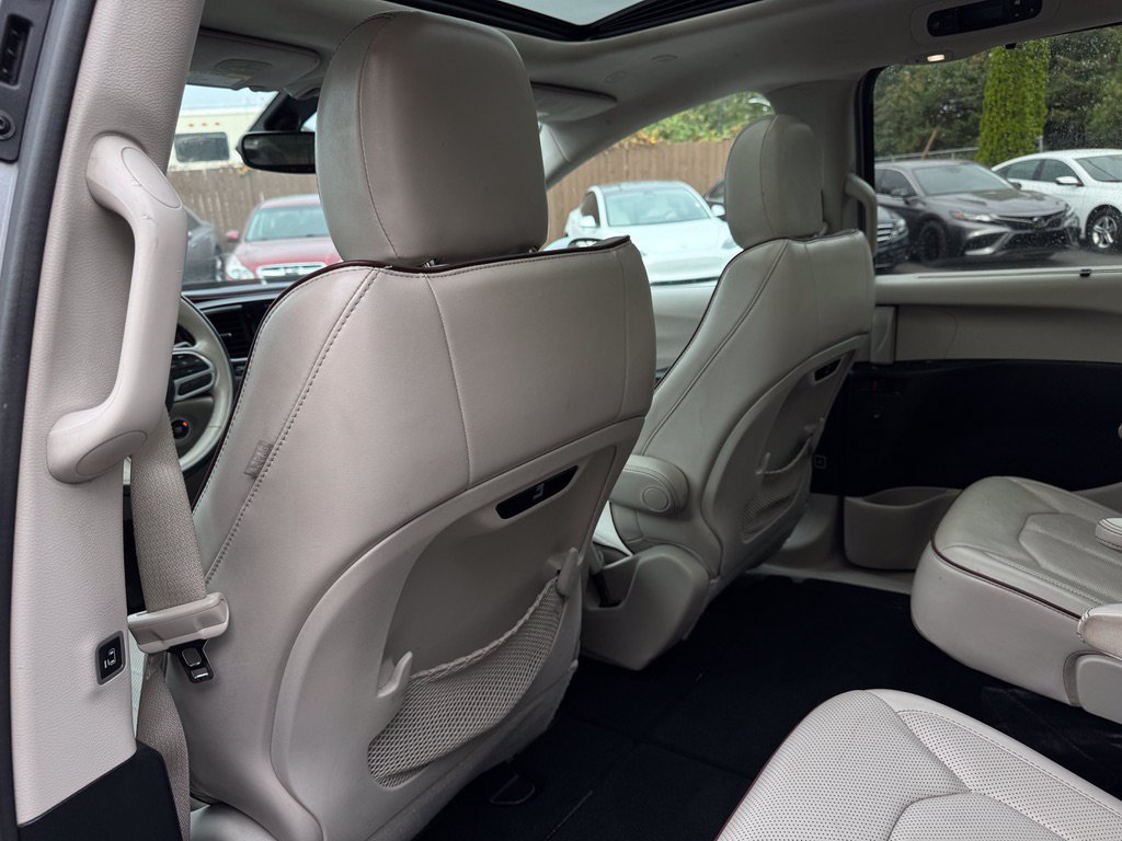 Used 2020 Chrysler Pacifica Limited FWD image 16
