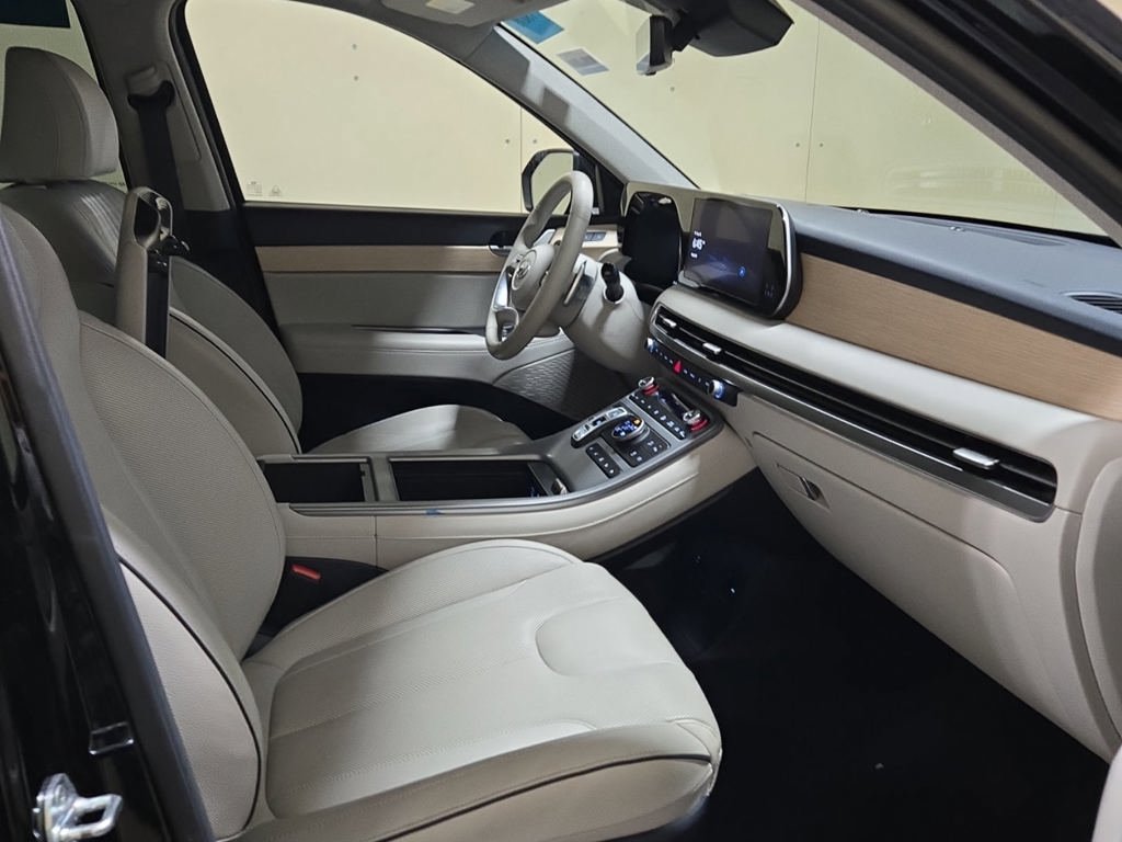 Used 2024 Hyundai Palisade Limited AWD/4WD image 3