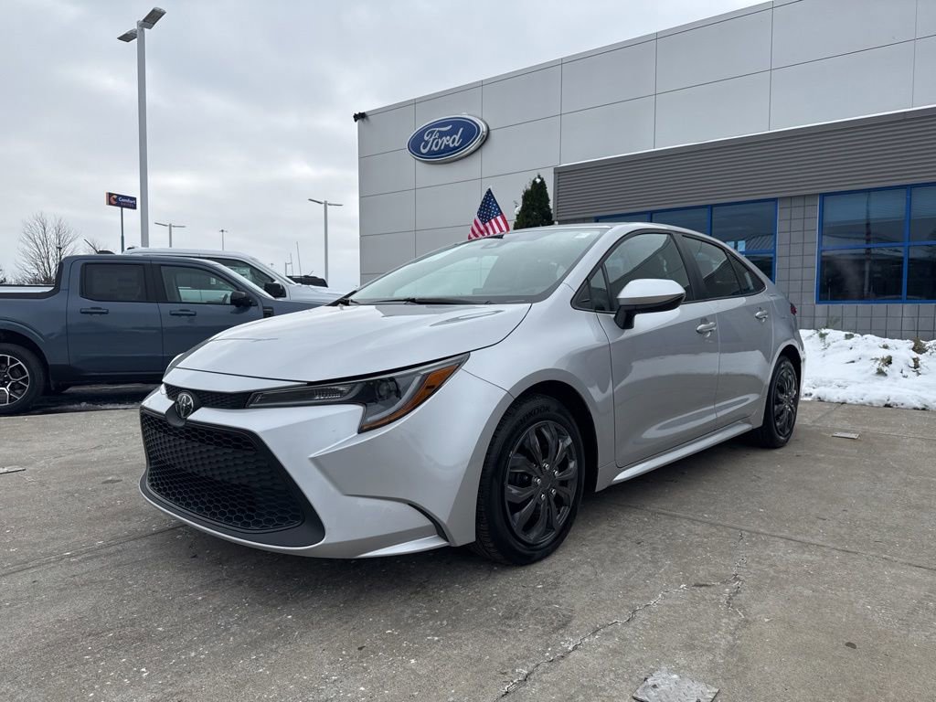 Used 2022 Toyota Corolla LE image 2