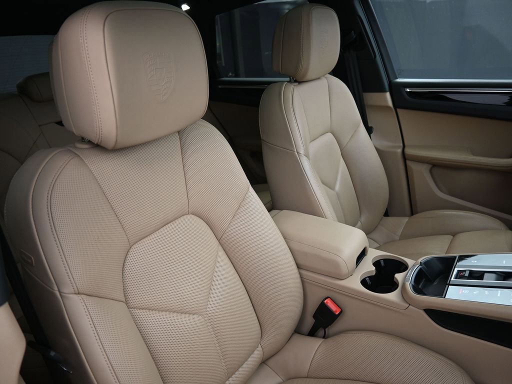 Certified 2023 Porsche Macan AWD/4WD image 29