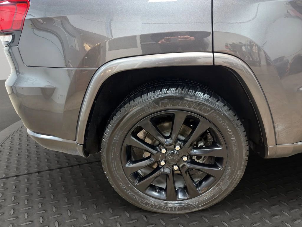 Used 2017 Jeep Grand Cherokee Altitude image 25